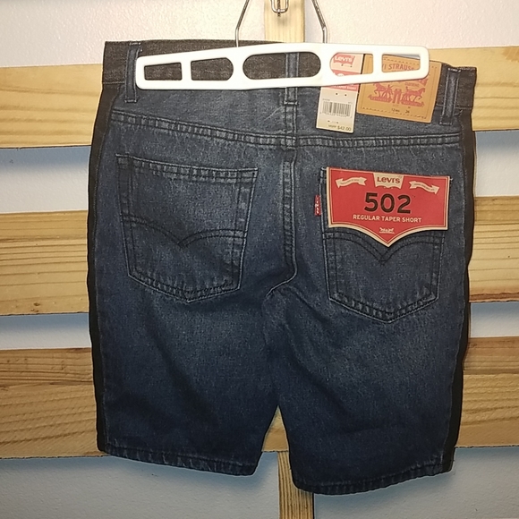 Kids Levi's  502 Regular Taper Short NWT - Picture 2 of 3